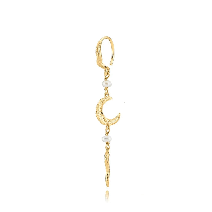 Universe creol ørering i 14 karat forgyldt sterlingsølv med perler og månevedhæng, 40 mm fra Sistie.